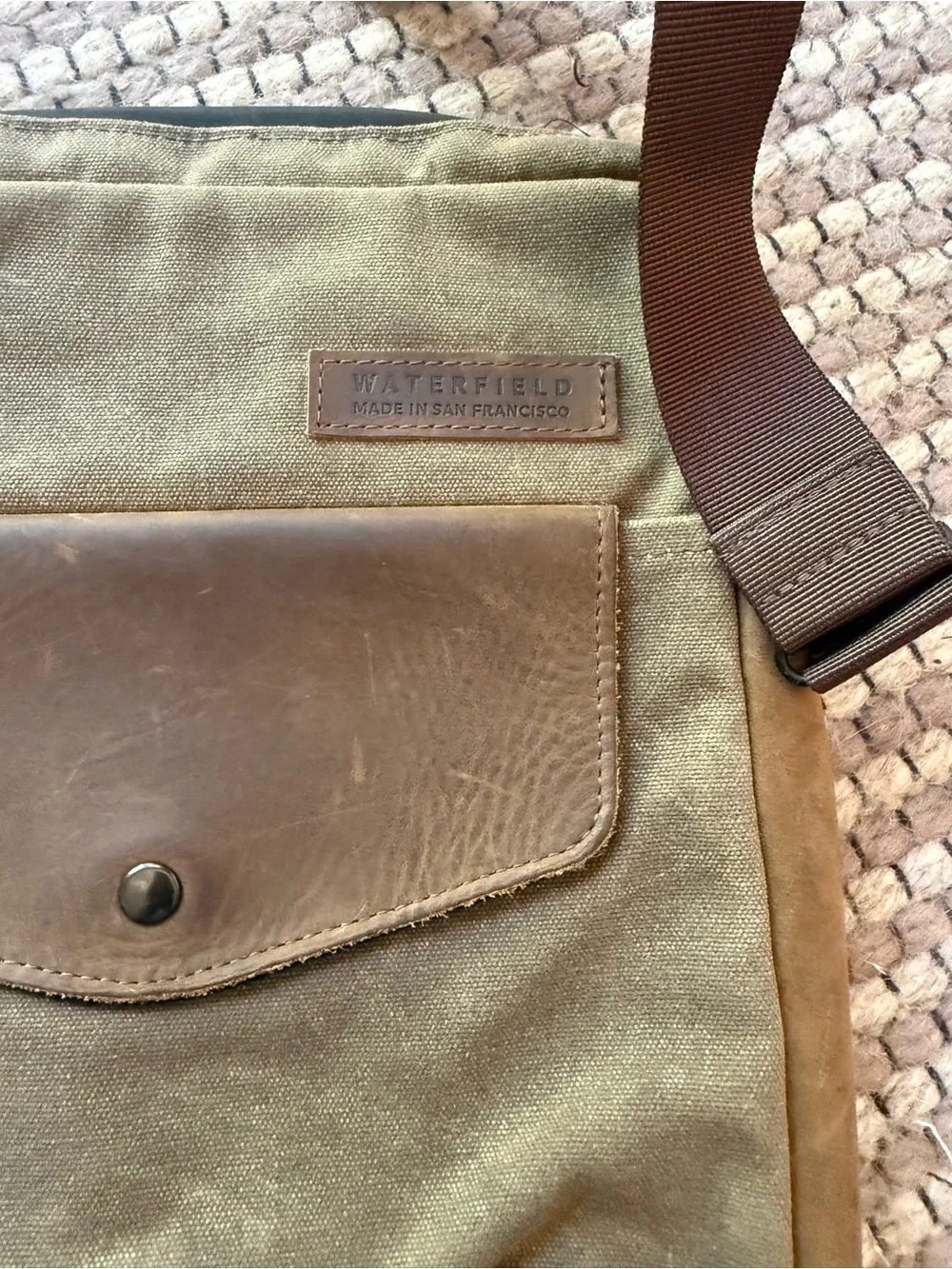 WaterField Designs Bolt Crossbody laptop bag